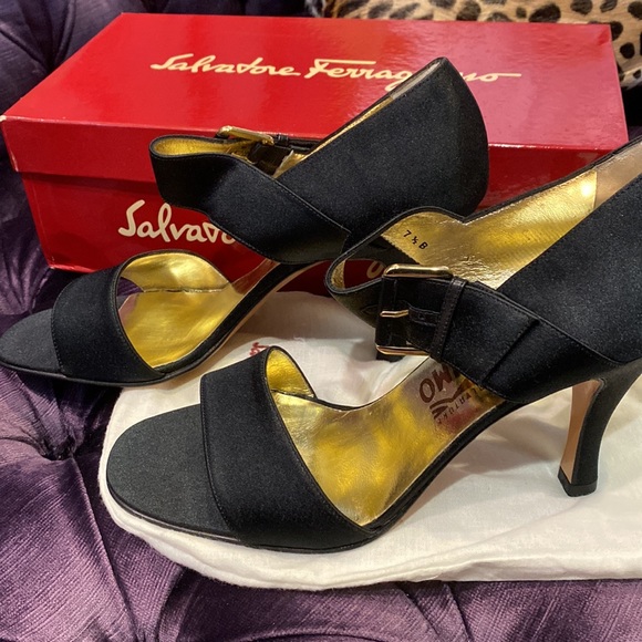 SALVATORE FERRAGAMO “Ghiaia” 8cm black satin and calf sandals NWT size 7.5b - Picture 3 of 9